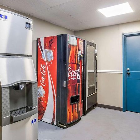 Econo Lodge Савана Екстериор снимка