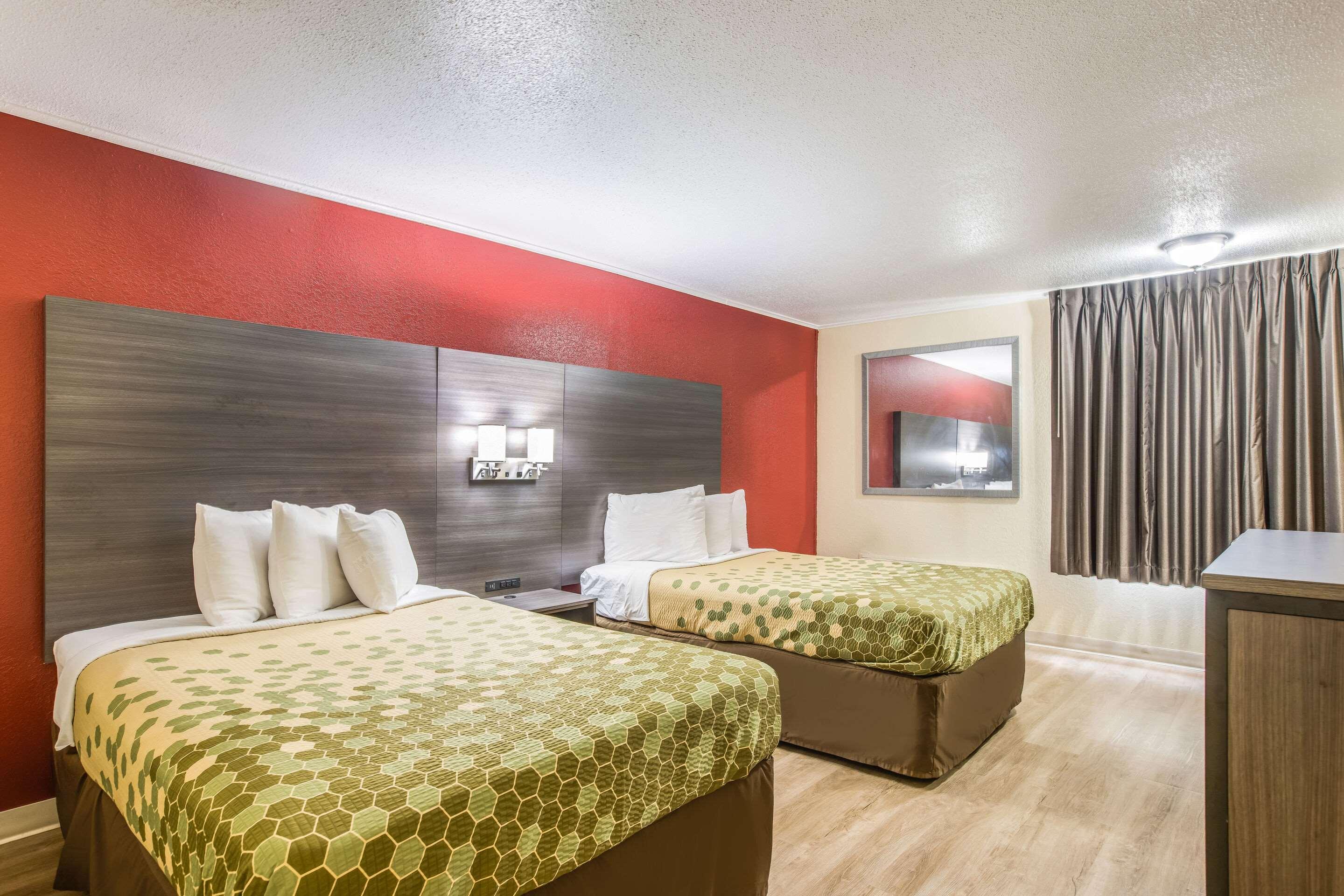 Econo Lodge Савана Екстериор снимка