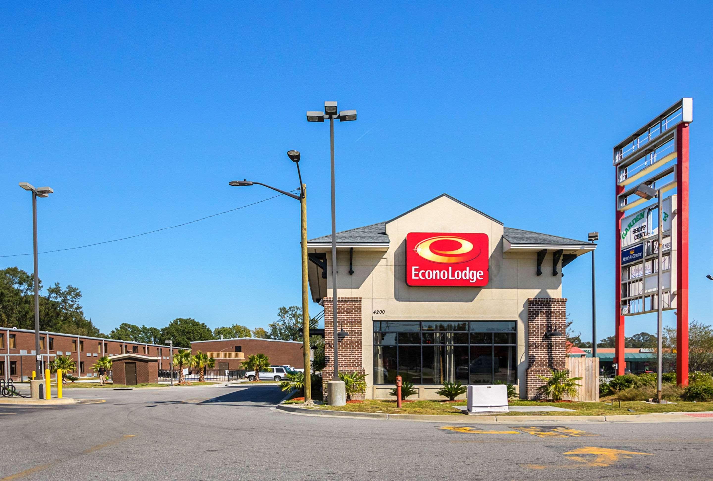 Econo Lodge Савана Екстериор снимка