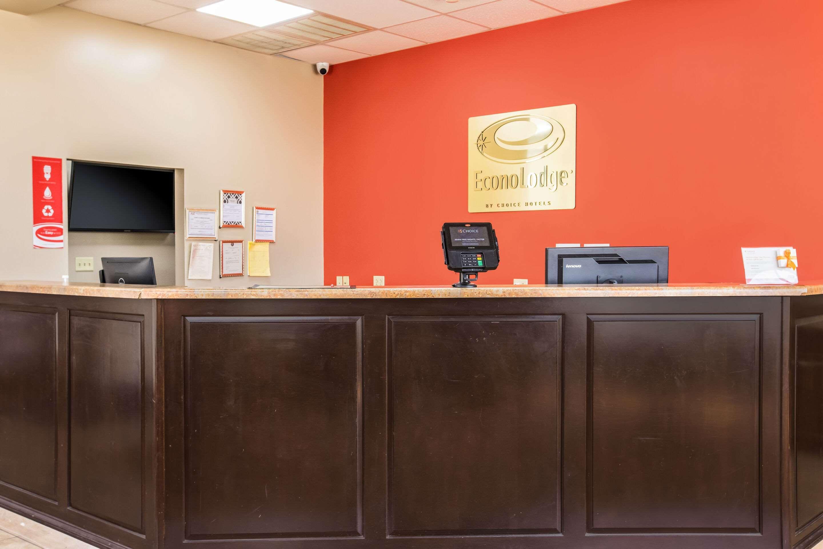 Econo Lodge Савана Екстериор снимка