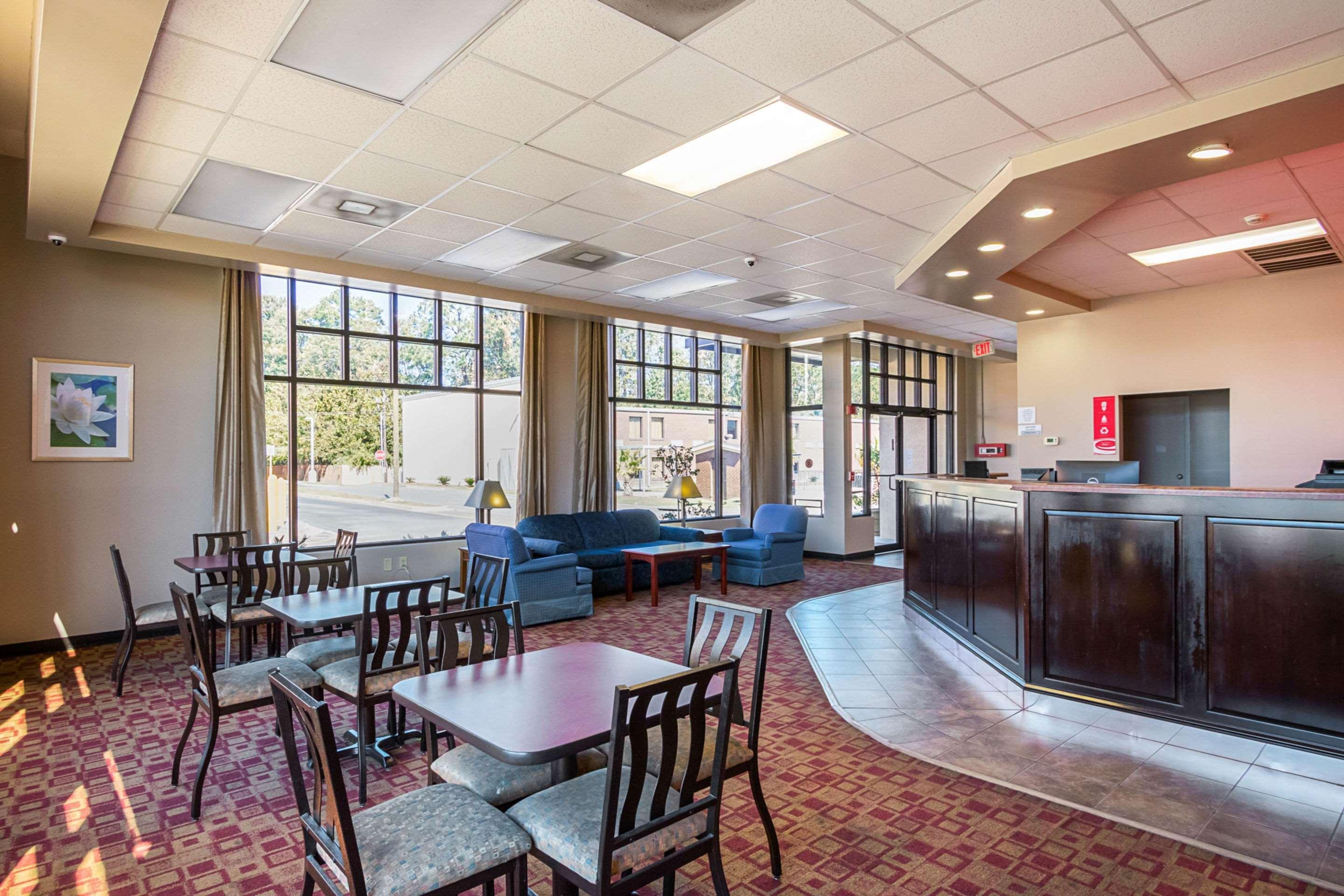 Econo Lodge Савана Екстериор снимка