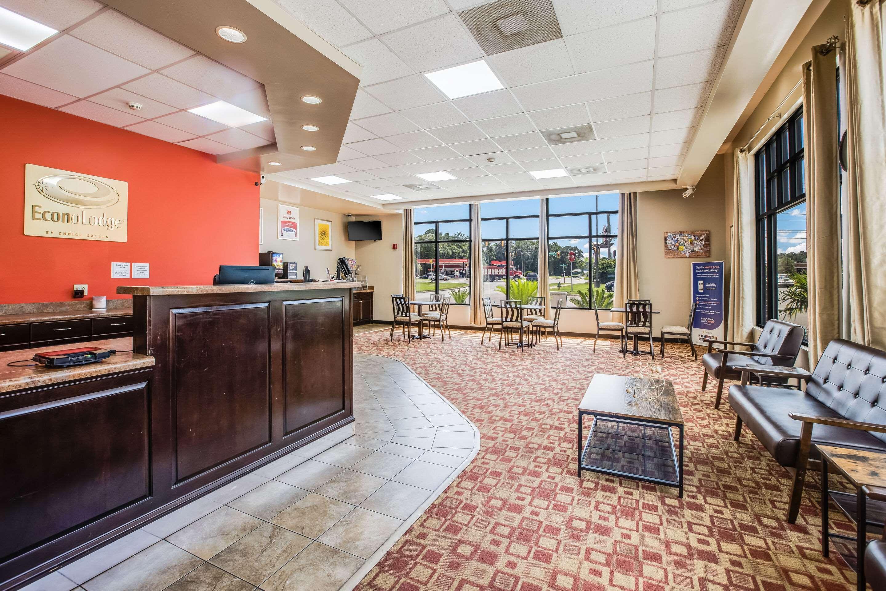 Econo Lodge Савана Екстериор снимка