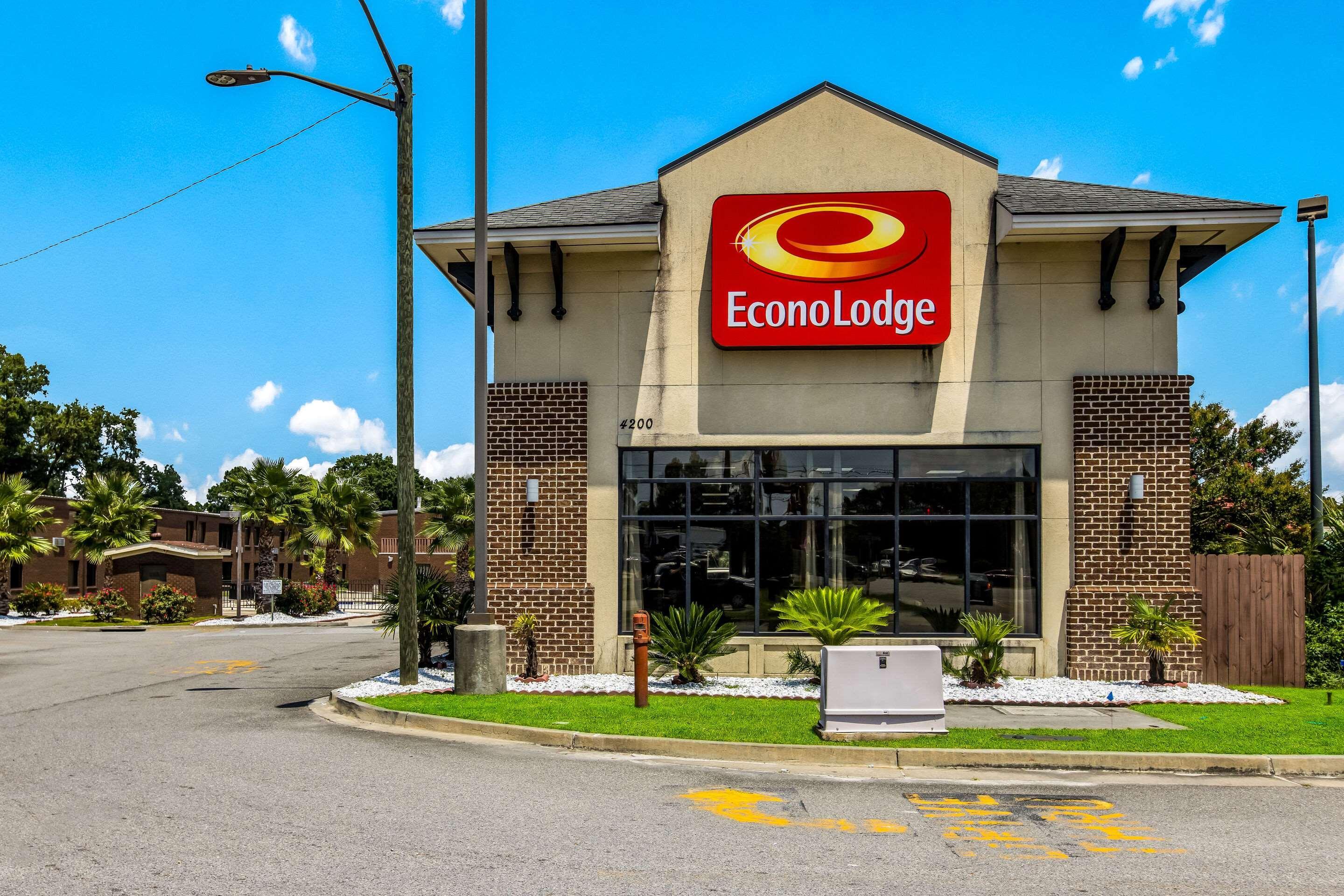 Econo Lodge Савана Екстериор снимка